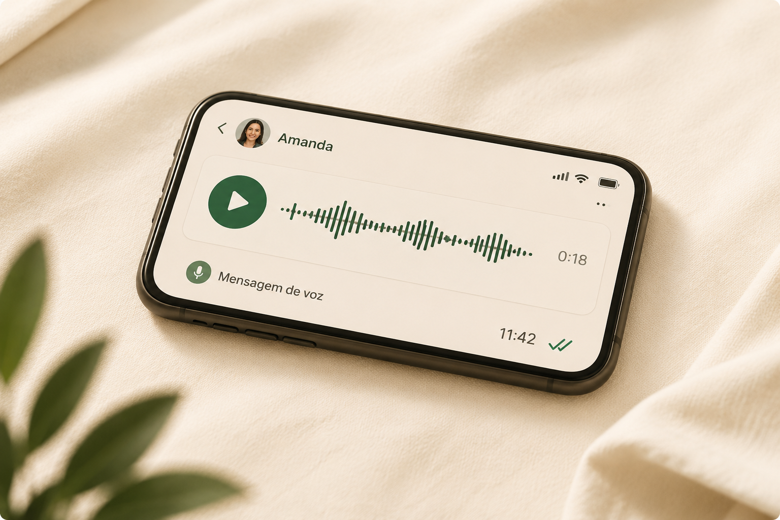 Áudio do WhatsApp tocando em um celular — referência da voz usada para clonagem